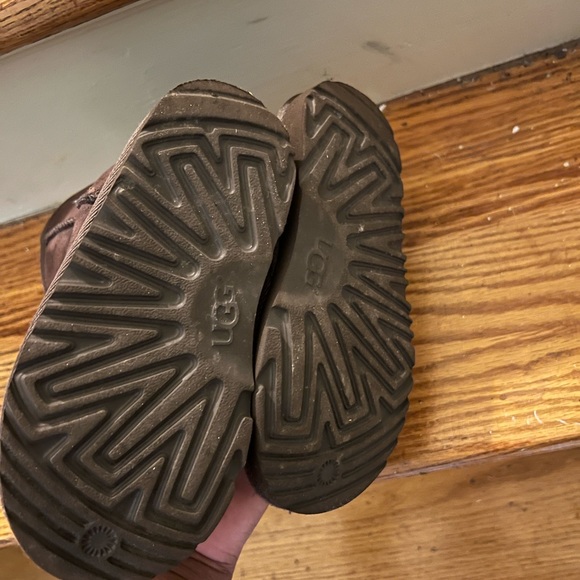 Toddler Ugg fur brown boots - Picture 2 of 3